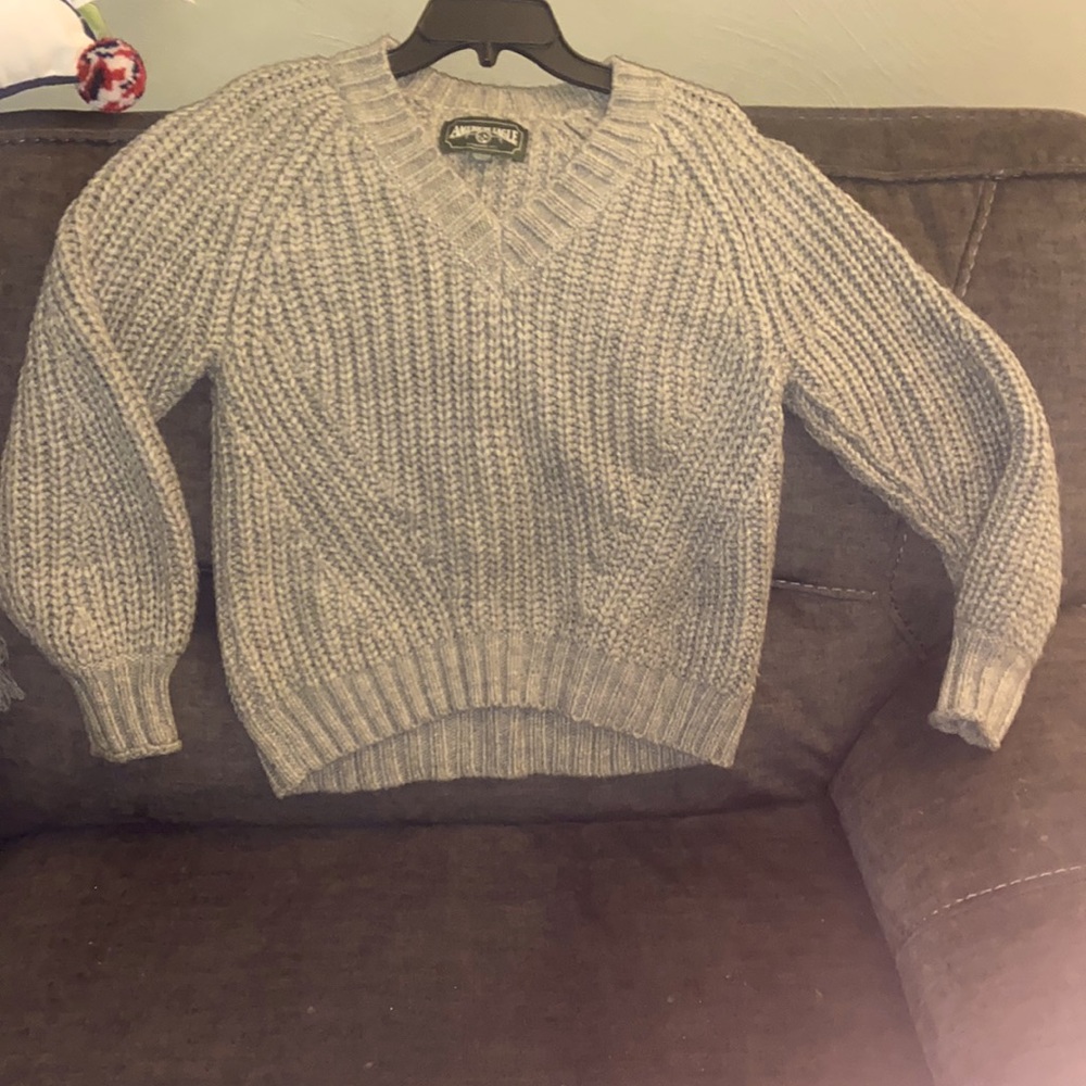American Eagle pullover vneck sweater. NWOT